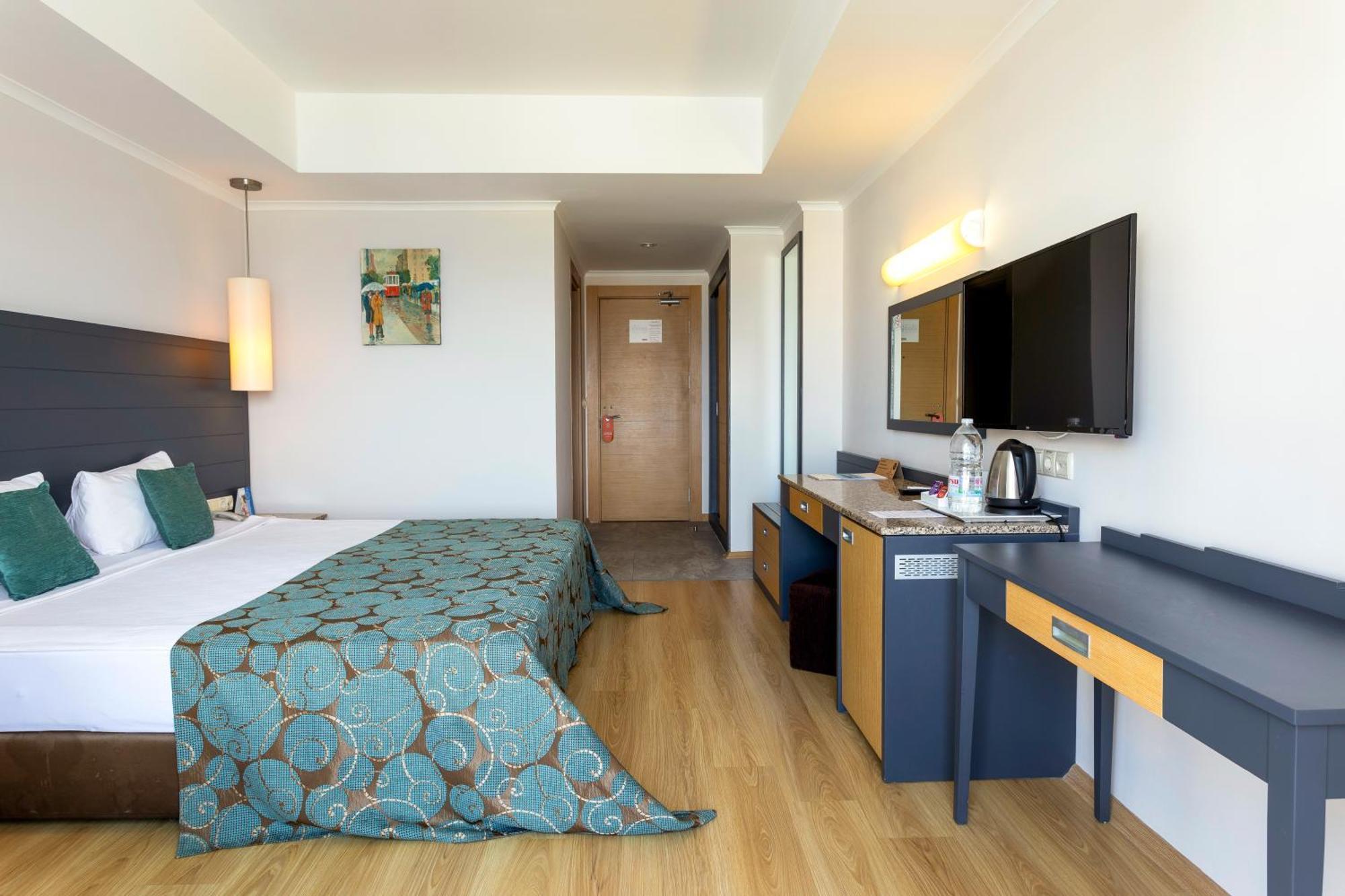 Double or Twin Room Side Sea View