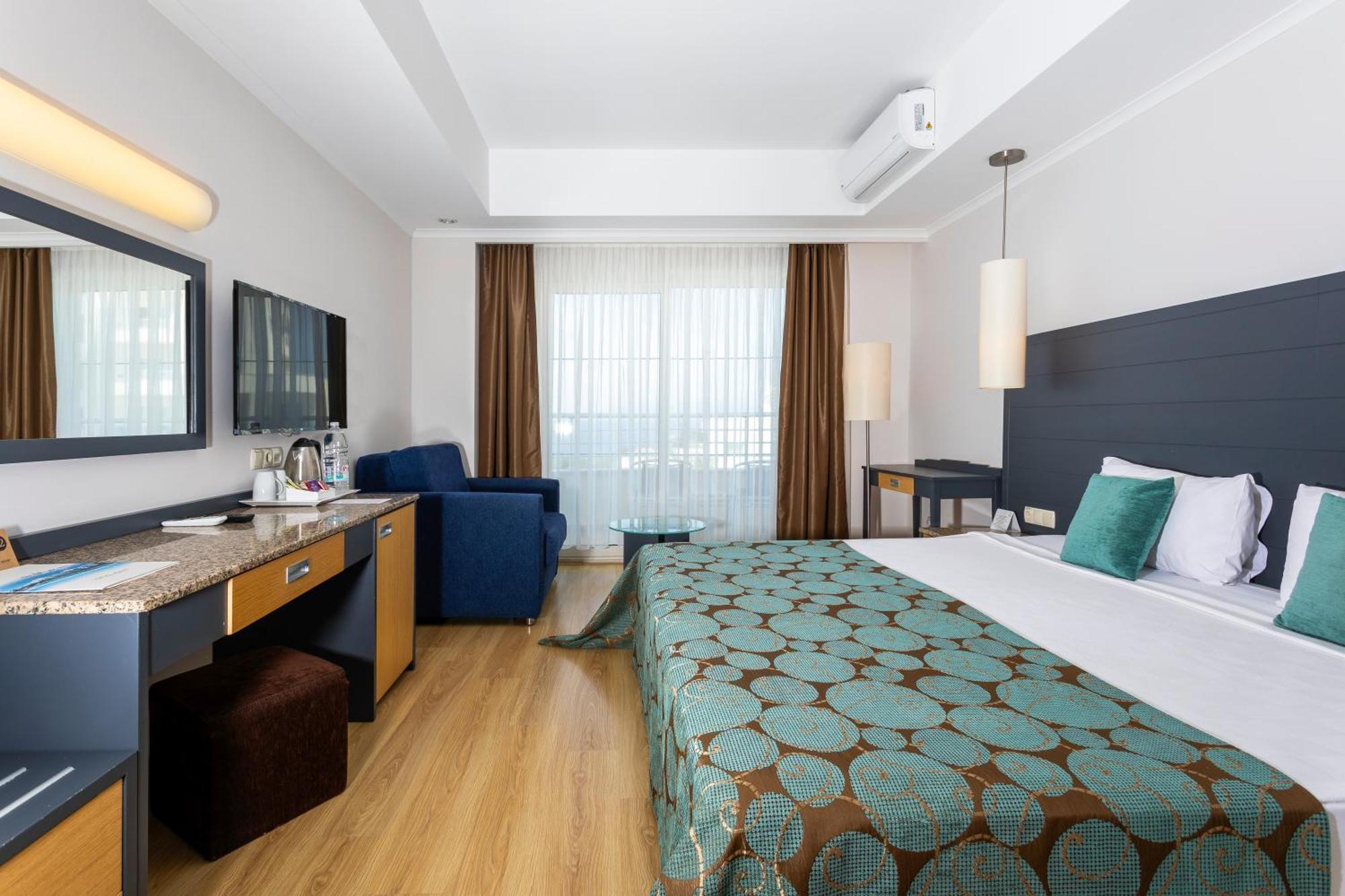 Double or Twin Room Side Sea View