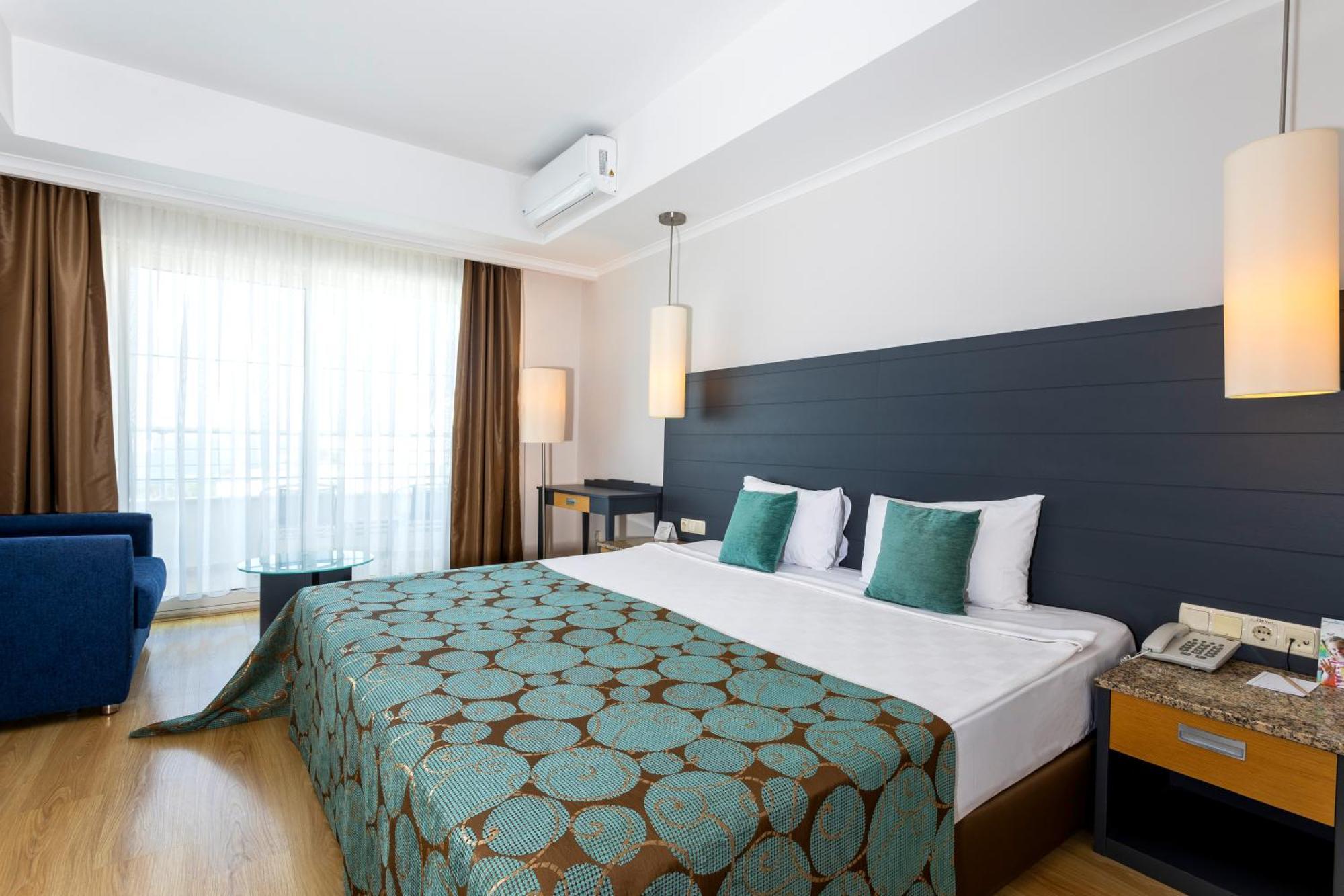 Double or Twin Room Side Sea View