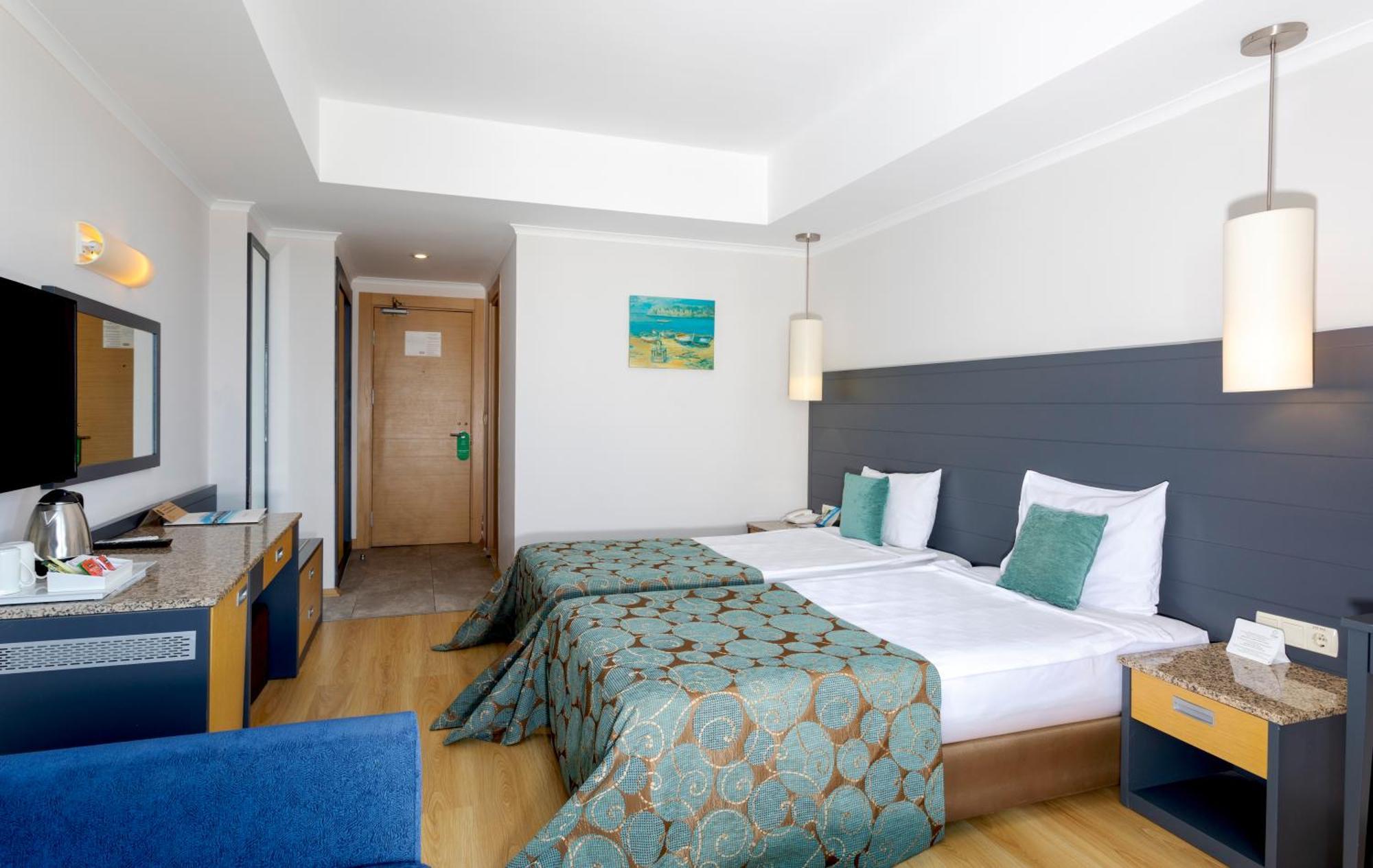 Double or Twin Room Side Sea View